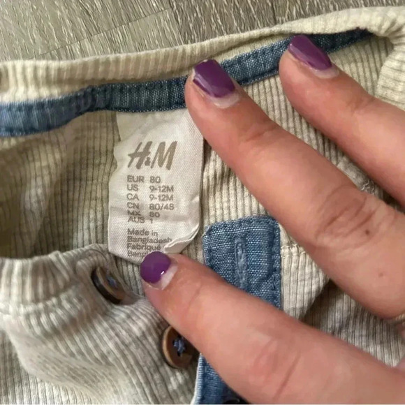 Baby Boy H&M Long Sleeve Size 9-12 M And Crew Neck Sweatshirt Size 6-9 M Neutral - Picture 7 of 7